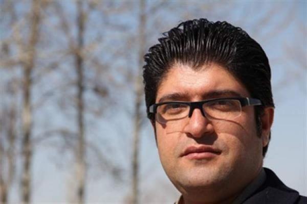در زمان سرودن شعر نباید پروانه شعر در تارهای عنکبوت متن گرفتار شود