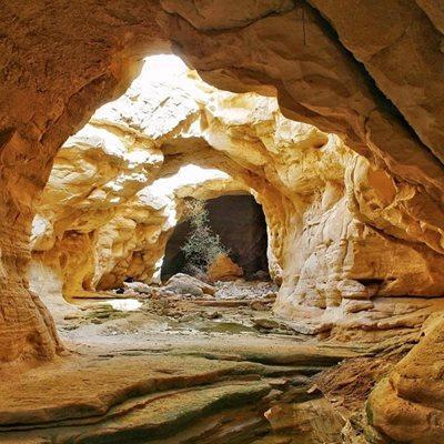 غار گیری کنار پارسیان یکی از دیدنی های استان هرمزگان به شمار می رود